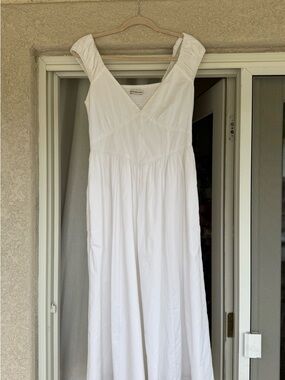 Abercrombie & Fitch White V-Neck Maxi Sundress